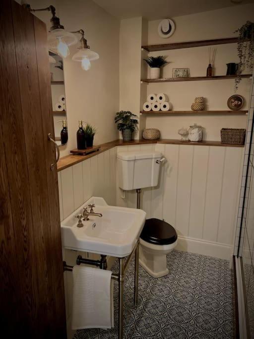 Period Apartment, Great Views, In Heart Of Town. Bradford-On-Avon Ngoại thất bức ảnh